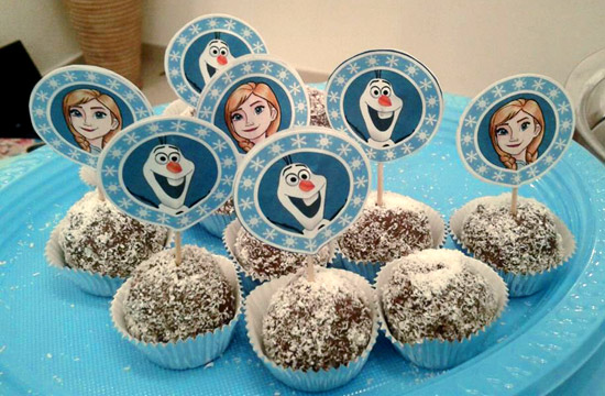 frozen cupcake toppers1 FREE Printable Frozen Elsa and Anna Cupcake Toppers