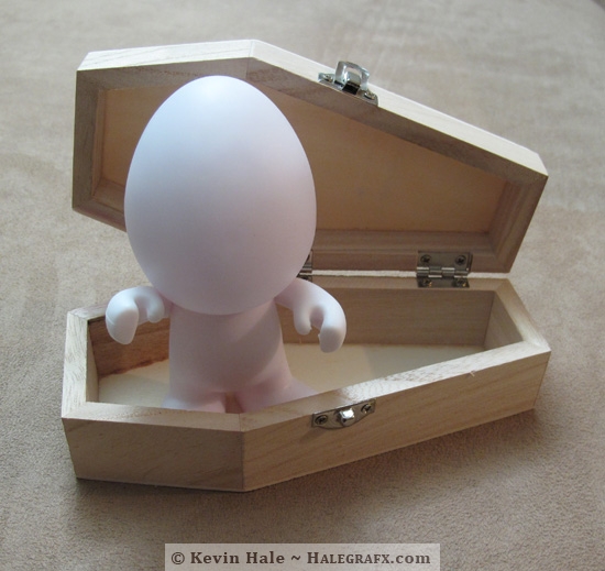 Egg Head Color Blanks Figure in Coffin